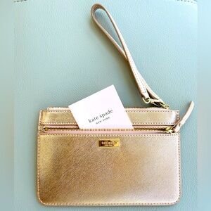Kate Spade ♠️ New York
Rose Gold Metallic Wristlet